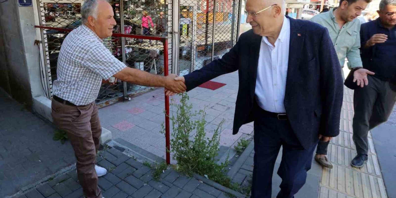 Yenimahalle Belediye Başkanı Yaşar inşaatı devam eden pazar yerini inceledi