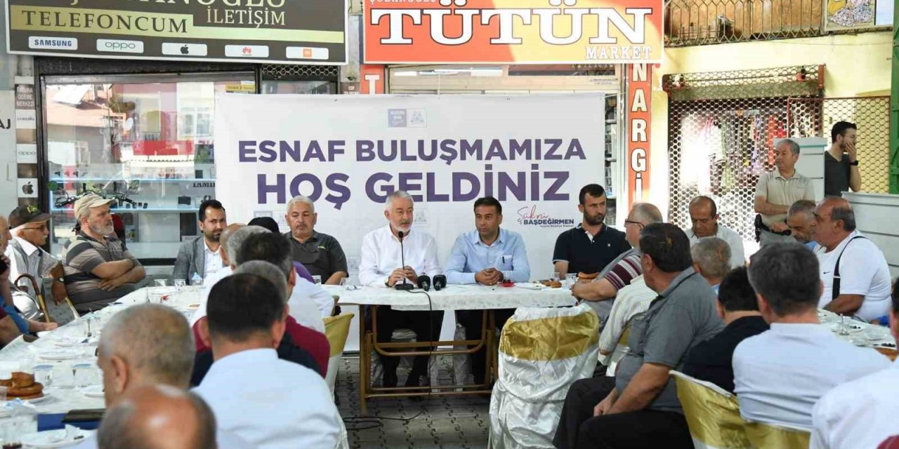 Başkan Başdeğirmen, Cuma Kapalı Pazaryeri esnafıyla buluştu
