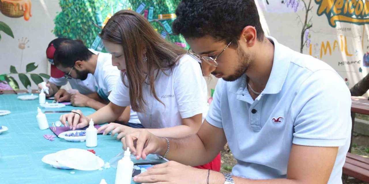 Öğrenciler mozaik ve toka baskı workshopunda becerilerini sergiledi
