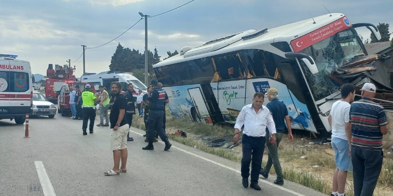 Gelibolu’da tur otobüsü kaza yaptı; 1 ölü, 8 yaralı