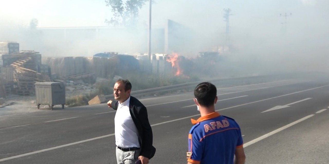 Kütahya’daki anız yangını porselen fabrikası ve satış mağazasına sıçradı
