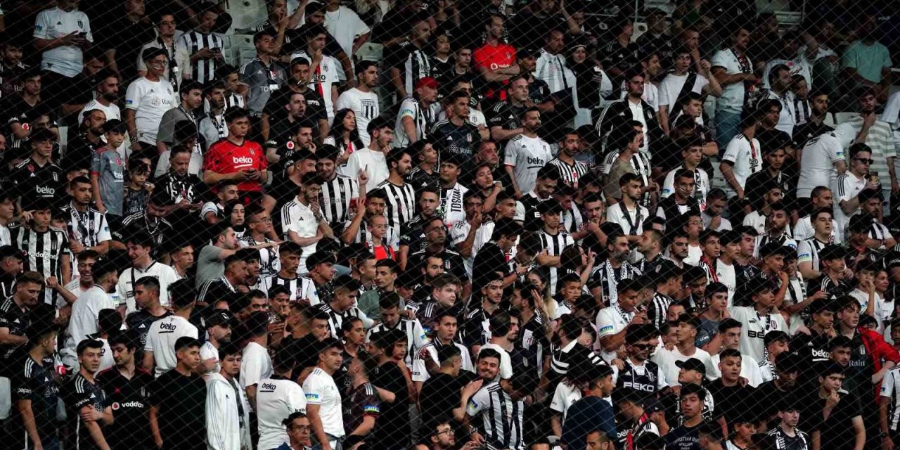 Beşiktaş Stadyumu’nda ‘yönetim istifa’ sesleri