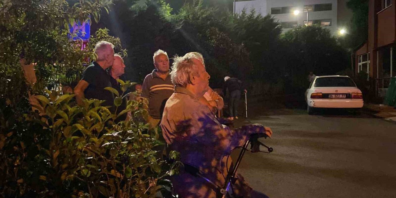 Sarıyer’de 2 katlı huzurevinde korkutan yangın: 115 kişinin kaldığı bina tedbiren boşaltıldı