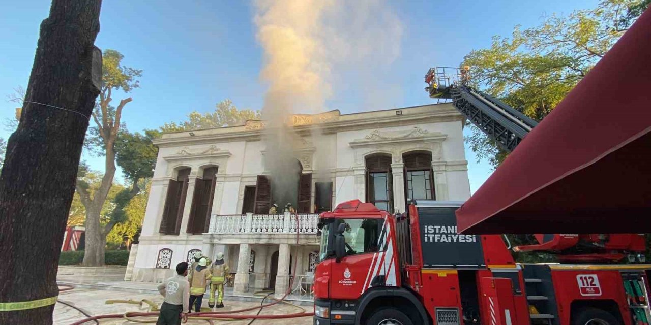 Beşiktaş Yıldız Parkı’nda restoran olarak kullanılan tarihi köşkte yangın