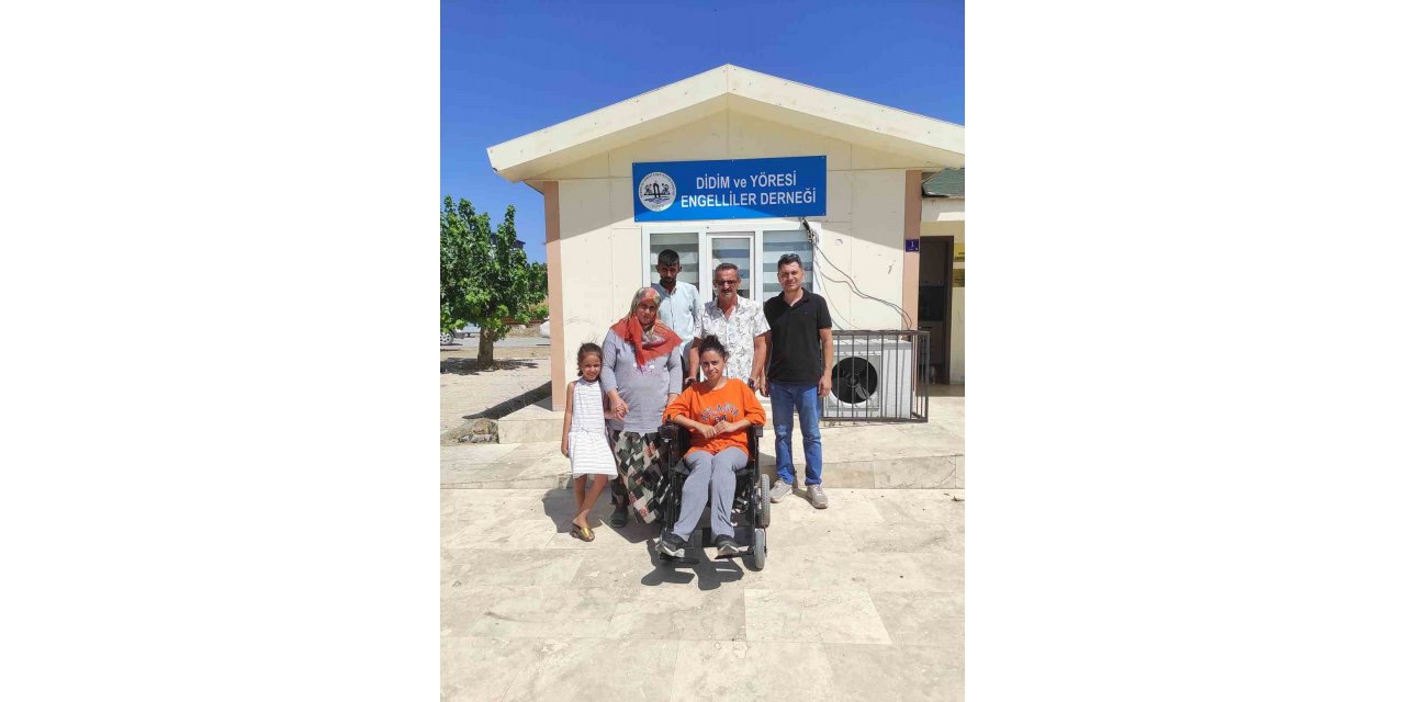 Didim’de engelli kıza tekerlekli sandalye verildi