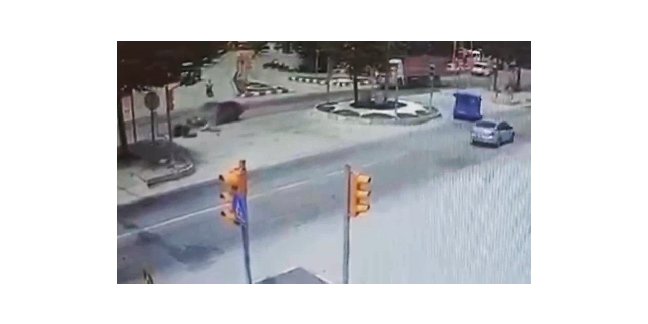 Dikkatsiz motosikletli ölümden döndü