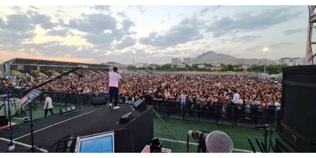 Ergani Belediyesi’nin Kültür Festivali’nde binlerce kişi gönüllerince eğlendi