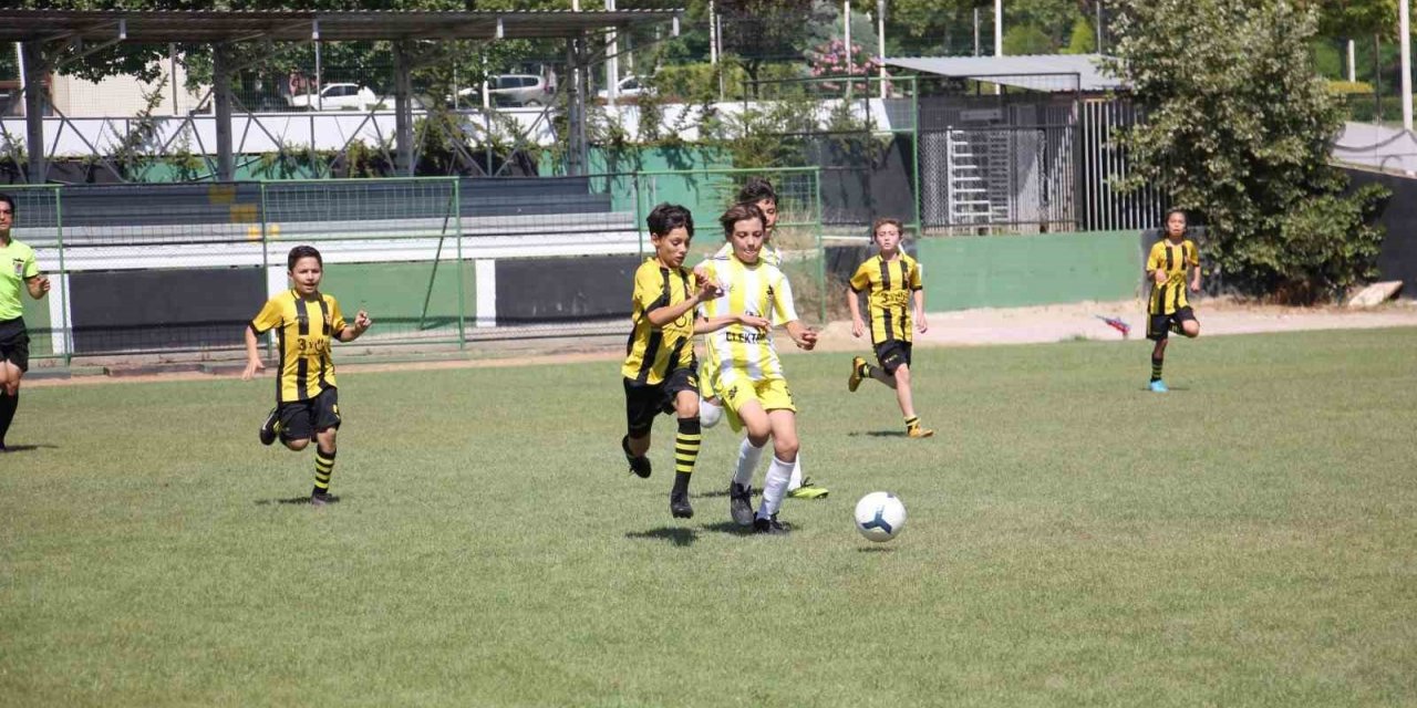 Denizli’nin minik yetenekleri yeşil sahada nefes kesti