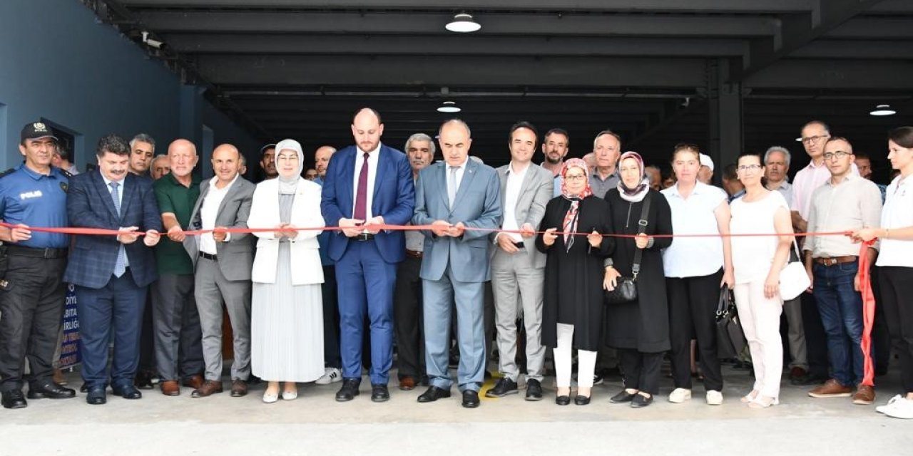 Altınova Kapalı Pazaryeri törenle açıldı