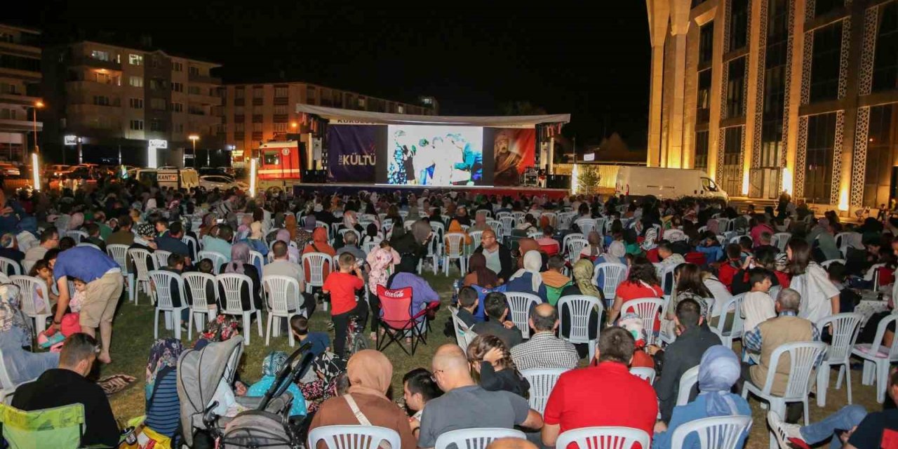Kütahyalıların açık havada sinema keyfi