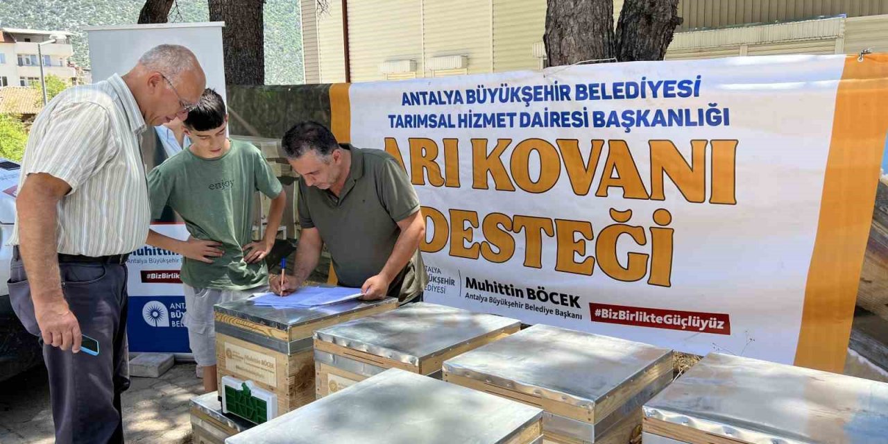 Büyükşehir’in arı kovanı destekleri sürüyor