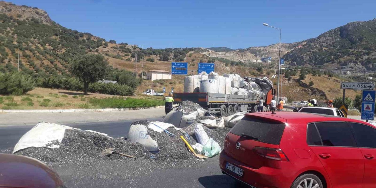 Söke’de OSB kavşağındaki kaza, trafiği felç etti