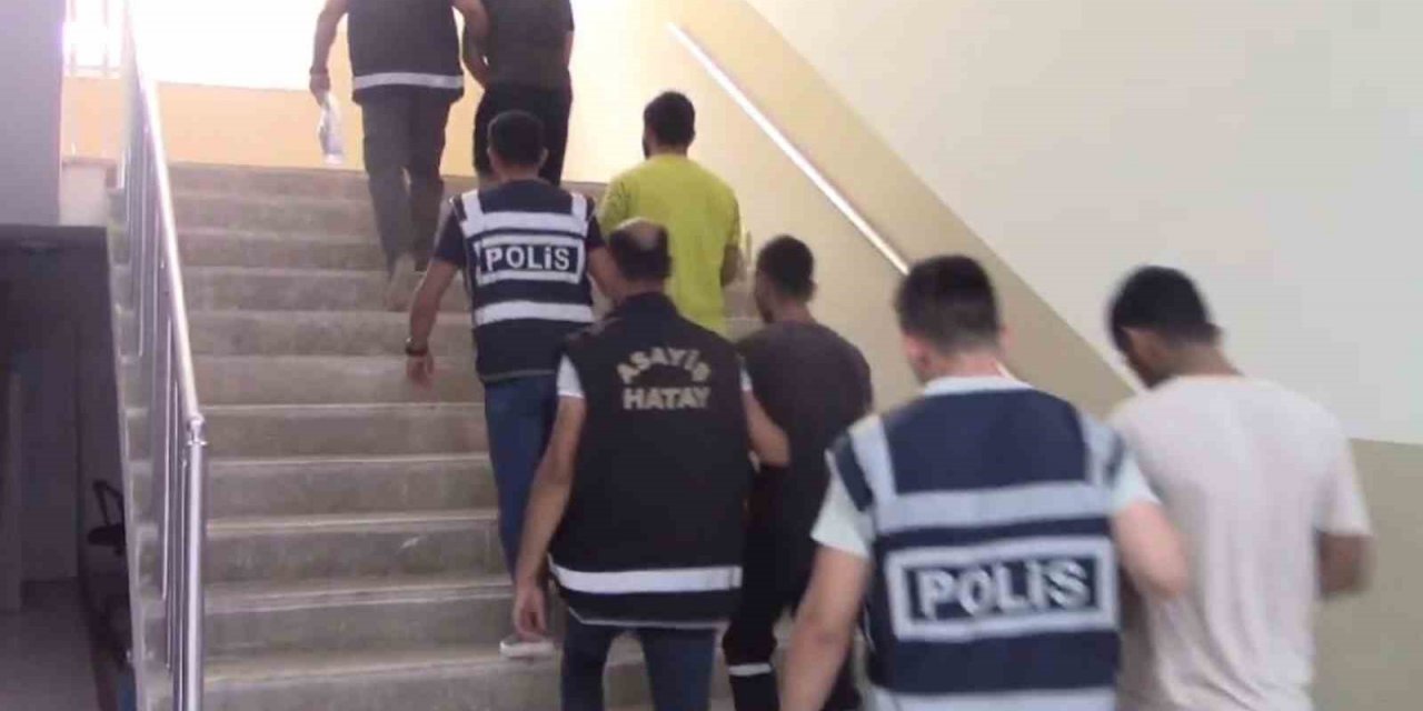 Deprem bölgesinde hırsızlık yapan 10 şüpheli yakalandı