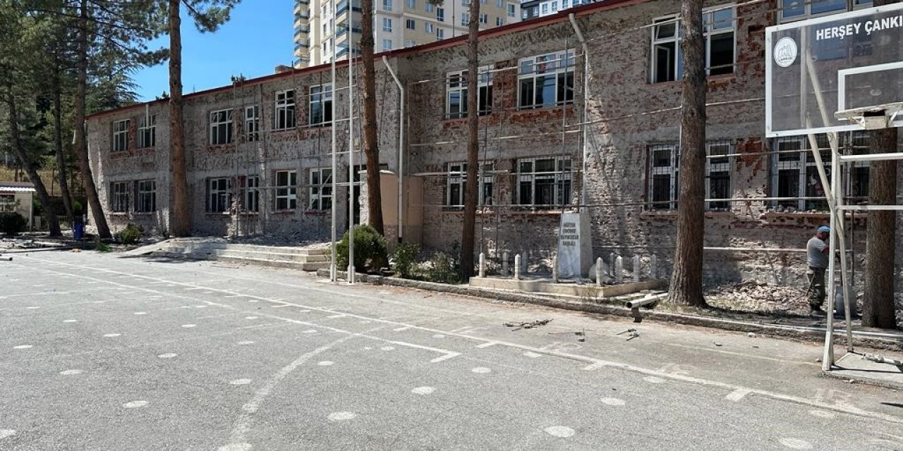 Eğitim binalarında güçlendirme çalışmaları devam ediyor