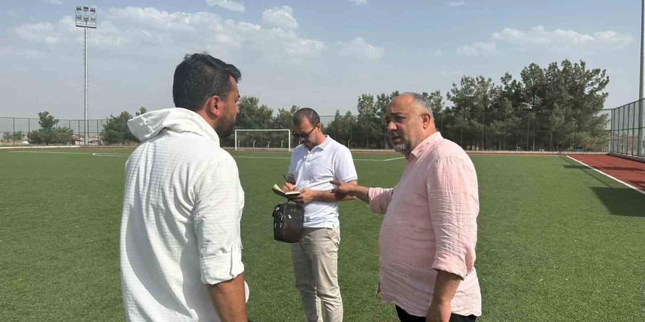 Müdür Kasapoğlu’ndan sporculara spor malzemesi desteği