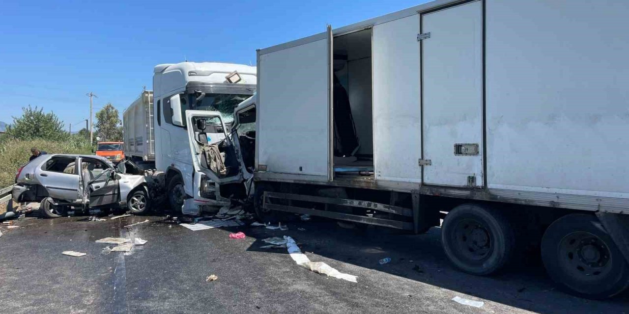 Kazada yaralanan kamyon sürücüsü hayatını kaybetti