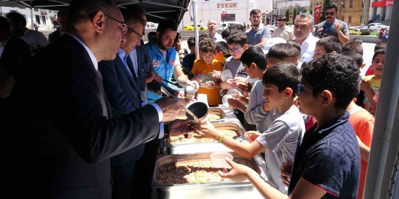 Yozgat’ta 2 bin 500 kişilik aşure dağıtıldı