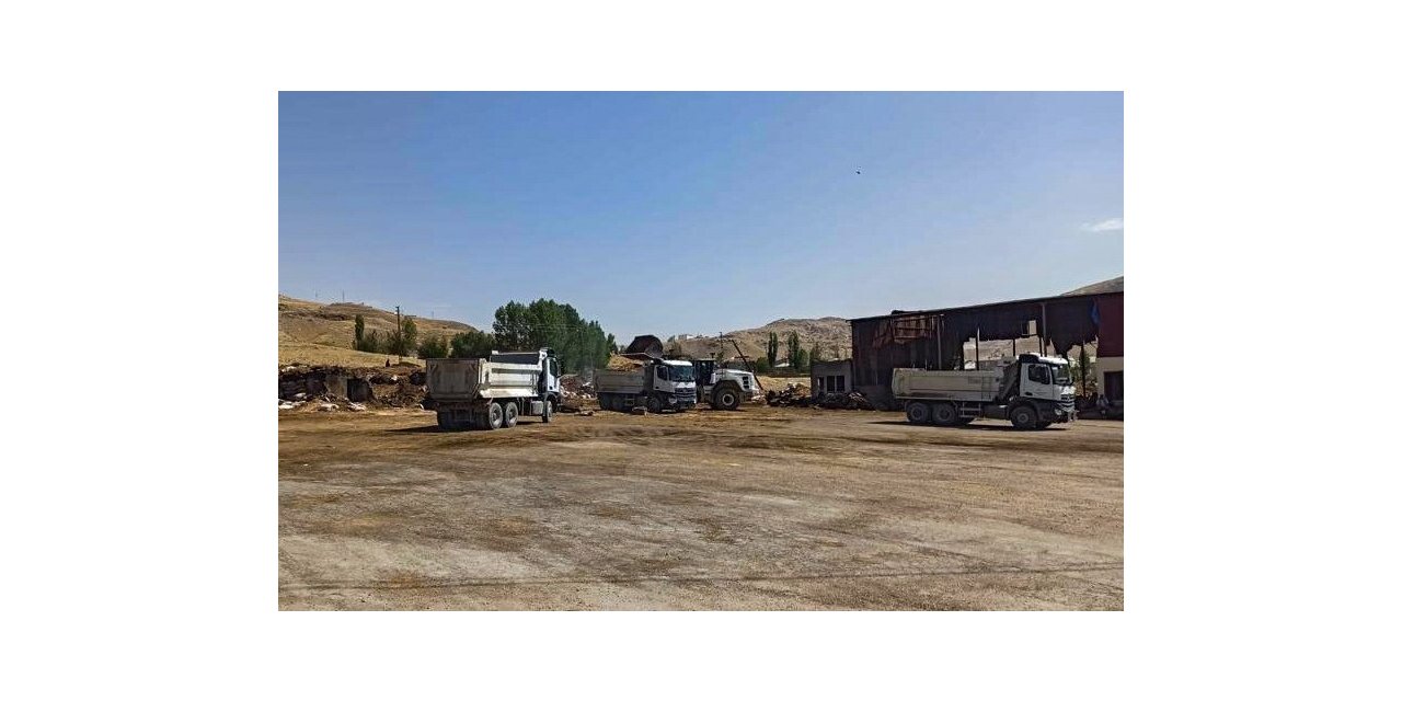 Samancılar sitesindeki yangın sonrası temizlik çalışmaları tamamlandı