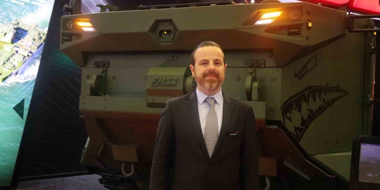 İDEF fuarında sergilenen Zırhlı Amfibi Hücum Aracı ZAHA göz doldurdu