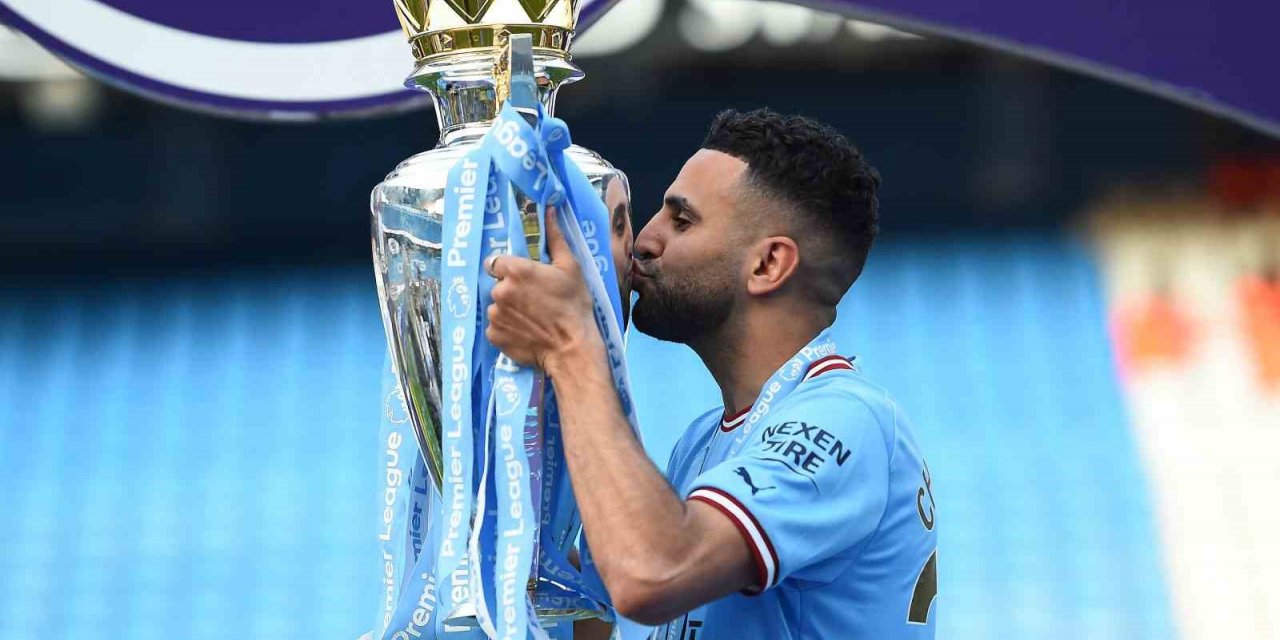 Al-Ahli, Riyad Mahrez ile 4 yıllık sözleşme imzaladı