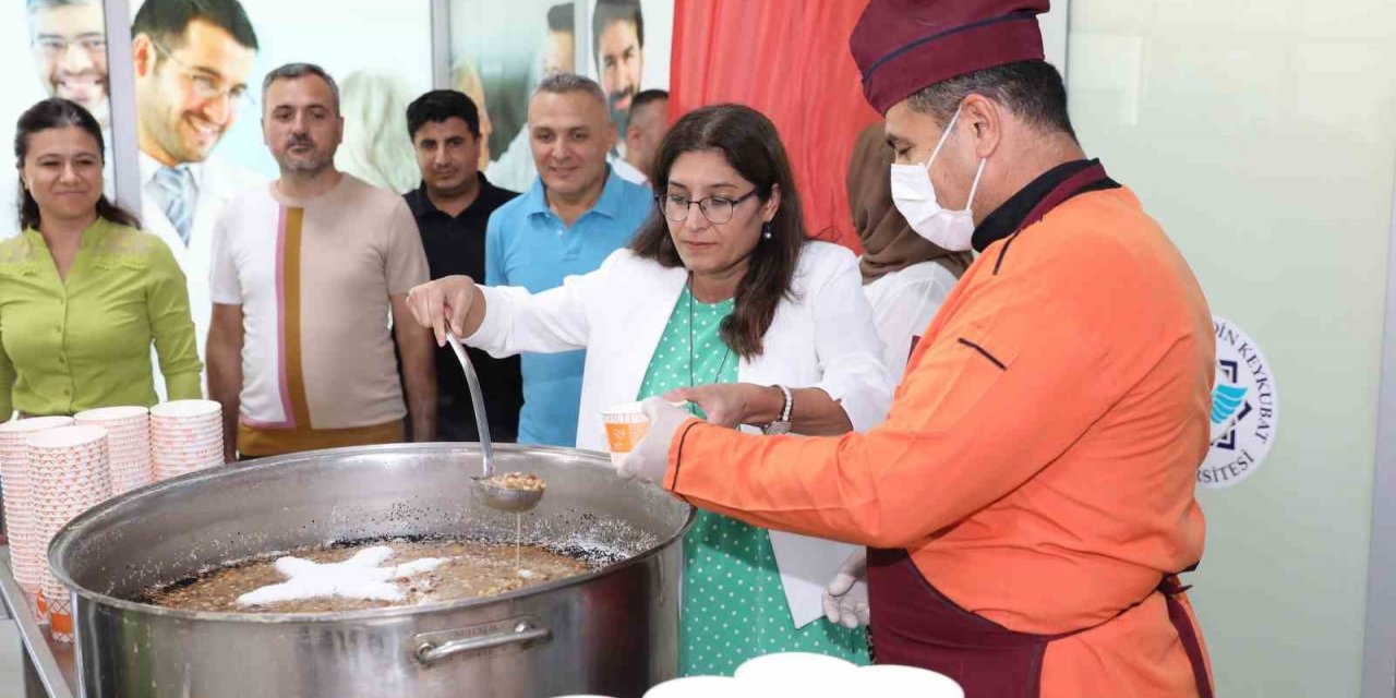 ALKÜ’de aşure ikramı