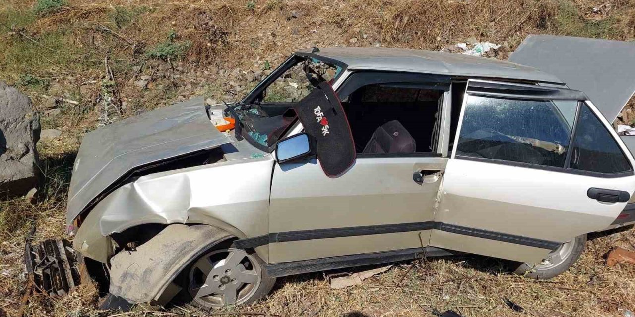 Otomobil şarampole yuvarlandı: 4 yaralı