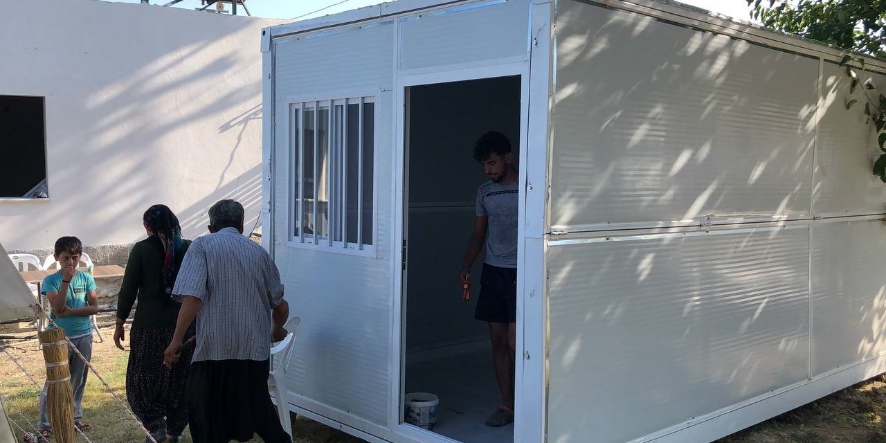 Adana Kozan’da 5.5’lik deprem sonrası konteynerler kuruldu