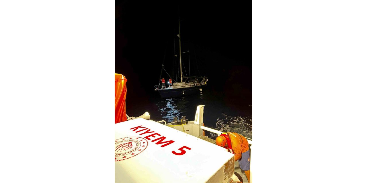 Fethiye’de arızalanan tekneyi KIYEM ekipleri kurtardı