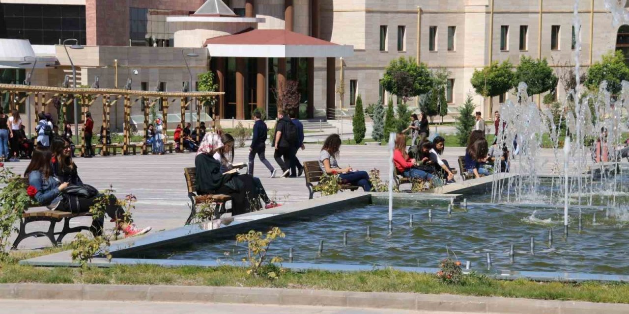 NEVÜ’den YKS adaylarına rehberlik Hizmeti