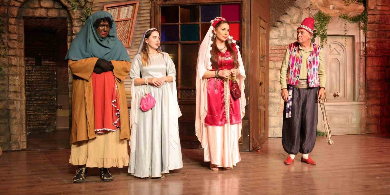 Nevşehir’de “Kumpanyada Curcuna” adlı tiyatro oyunu sahnelendi