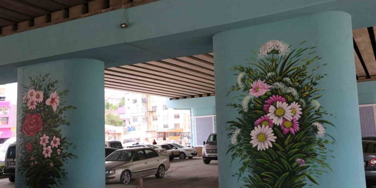 Köprü ayakları resimlerle renkleniyor