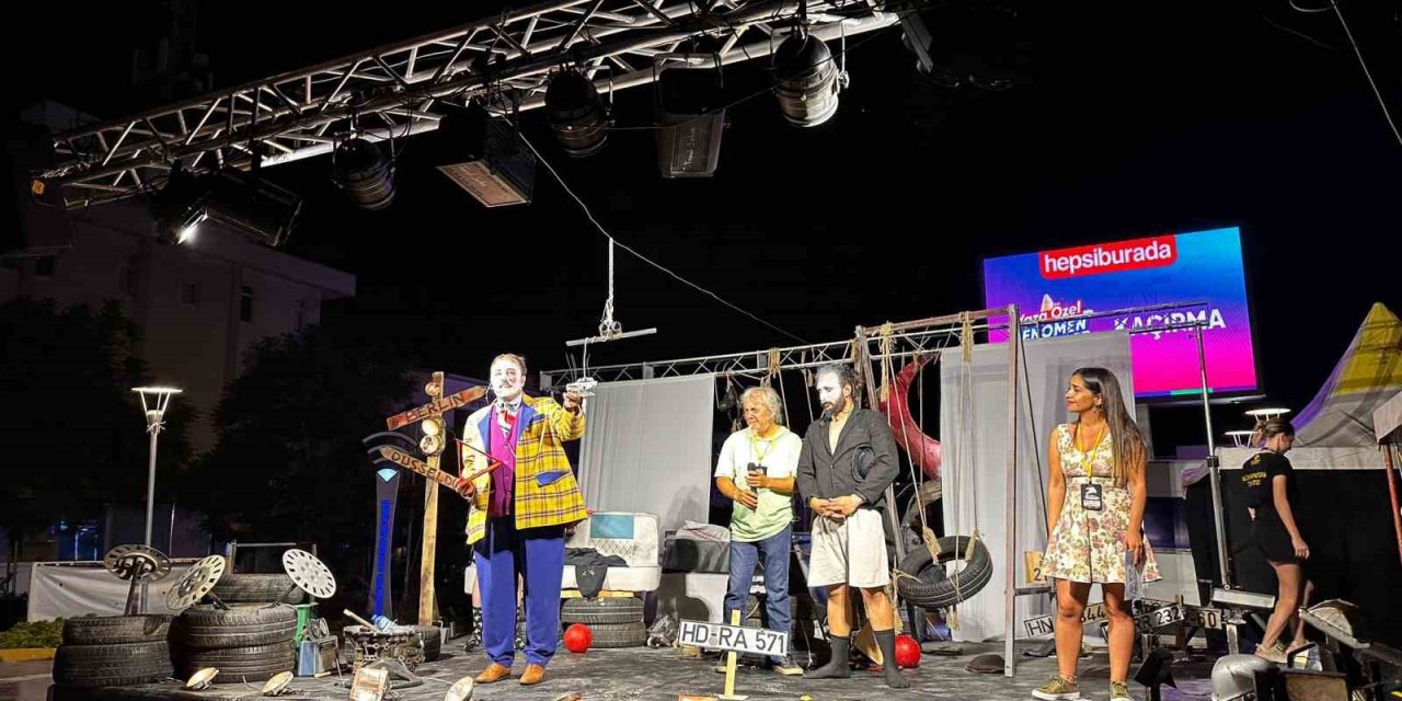 Eskişehir ekibi ’Urla Toprak Sahne Tiyatro Festivali’nde izleyenleri coşturdu