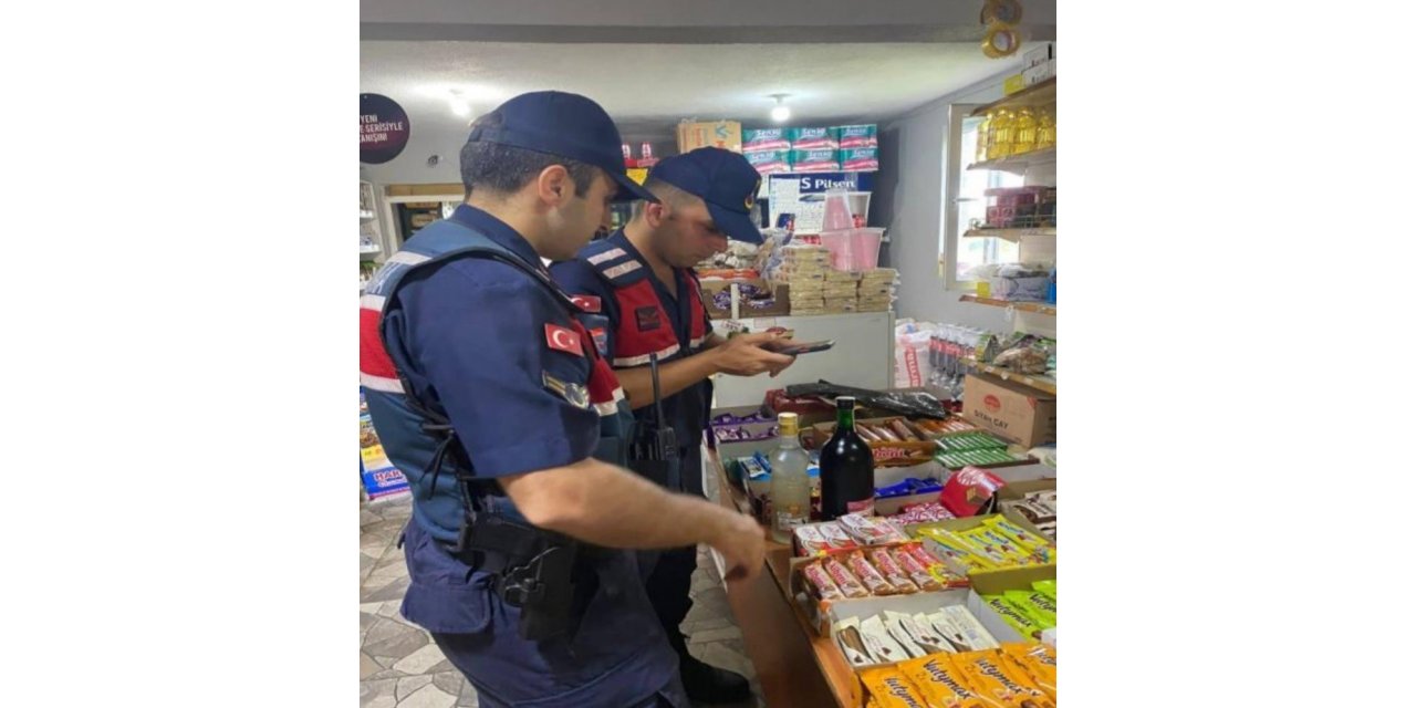 Jandarmadan eş zamanlı kaçak içki uygulaması
