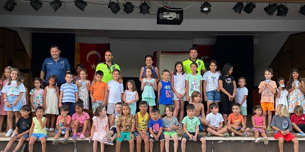 Datçalı miniklere ’Hacivat ve Karagöz’ ile trafik eğitimi verildi