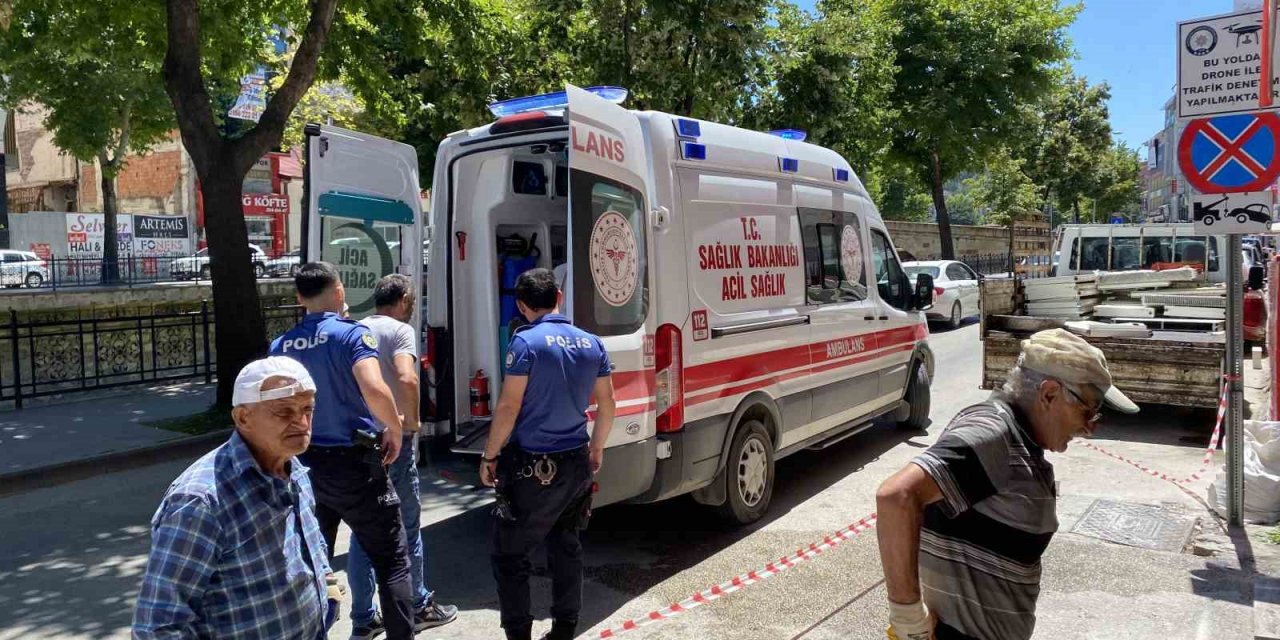 İskeleden düşen işçi yaralandı