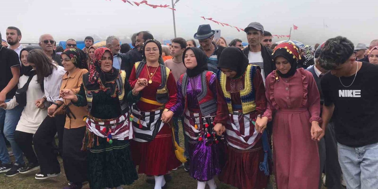 Güvende Yaylası’nda yoğun sis altında şenlik coşkusu