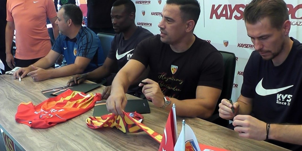 Kayserispor teknik heyet ve futbolcular, taraftarlarla buluştu