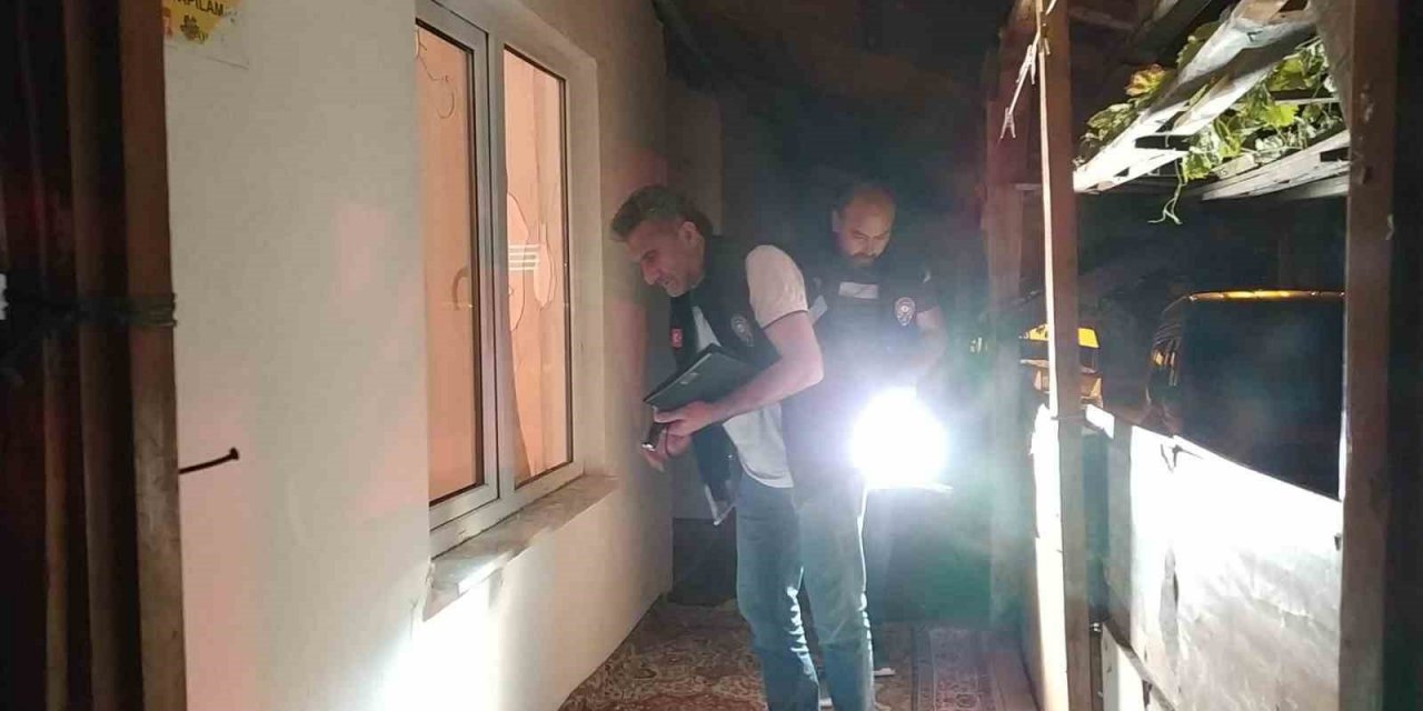 Yaşlı kadının evine taşlı saldırı! Camları kırıldı