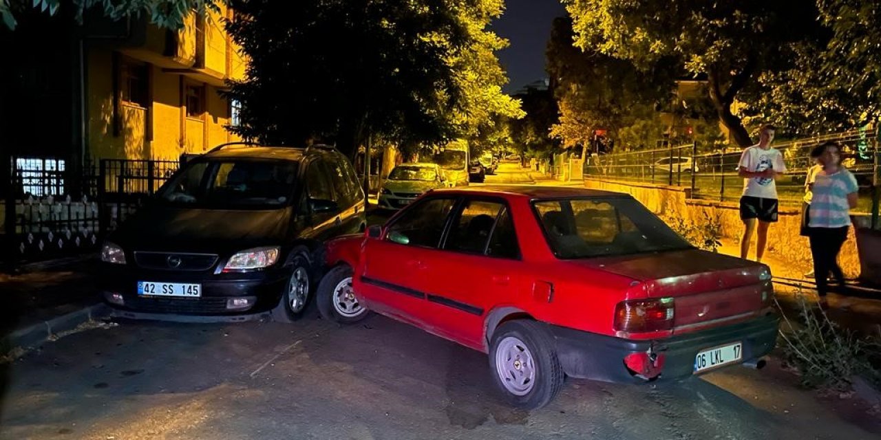 Ankara’da park halindeki araca çarpan sürücü olay yerinden kaçtı