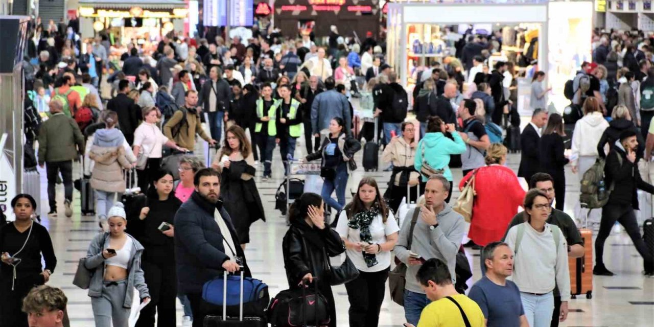 Antalya 8 milyon 11 bin 828 turist sayısına ulaştı