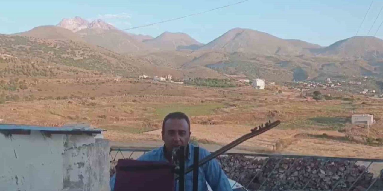 Yerel sanatçı Erciyes’te kurda kuşa konser verdi