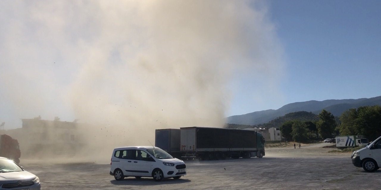 Edremit’te kısa süreli oluşan hortum amatör kameralara yansıdı