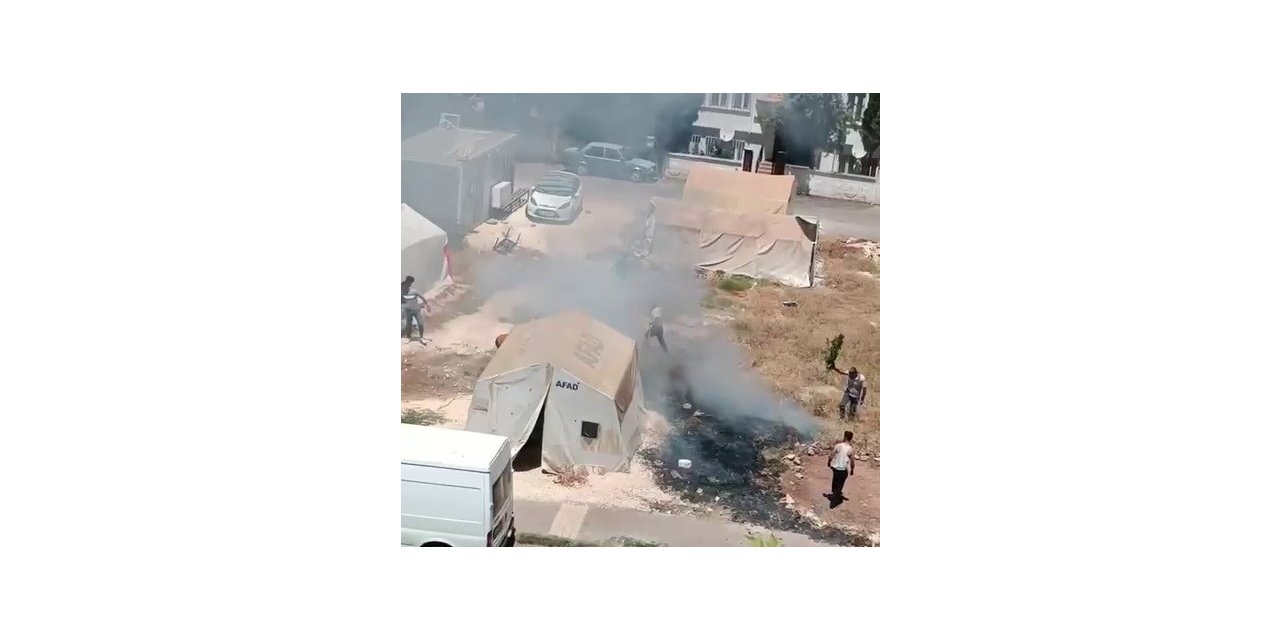 Çocukların ateşle oyunu deprem çadırlarına sıçrıyordu