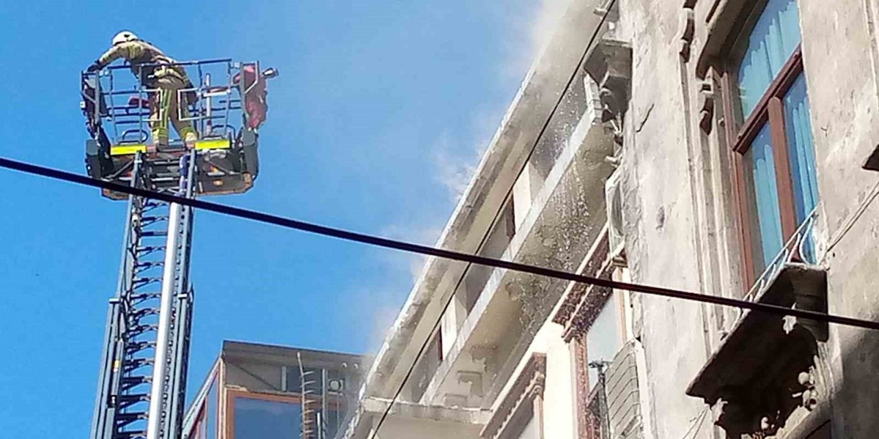 İstiklal Caddesi’nde yangın paniği