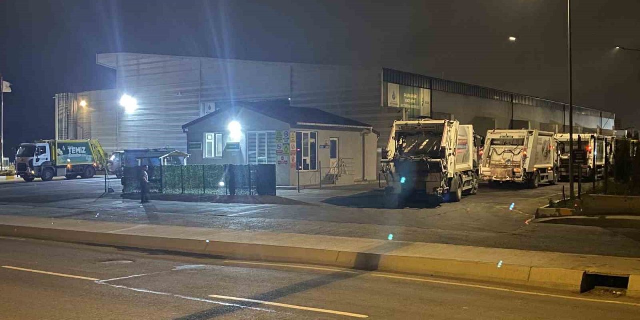 Başakşehir Katı Atık Aktarma Merkezi’ndeki kuyruktan bıkan şoförlerden tepki