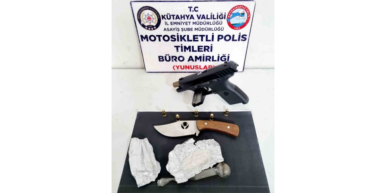 3 kişinin üzerinde ruhsatsız tabanca ve uyuşturucu bulundu