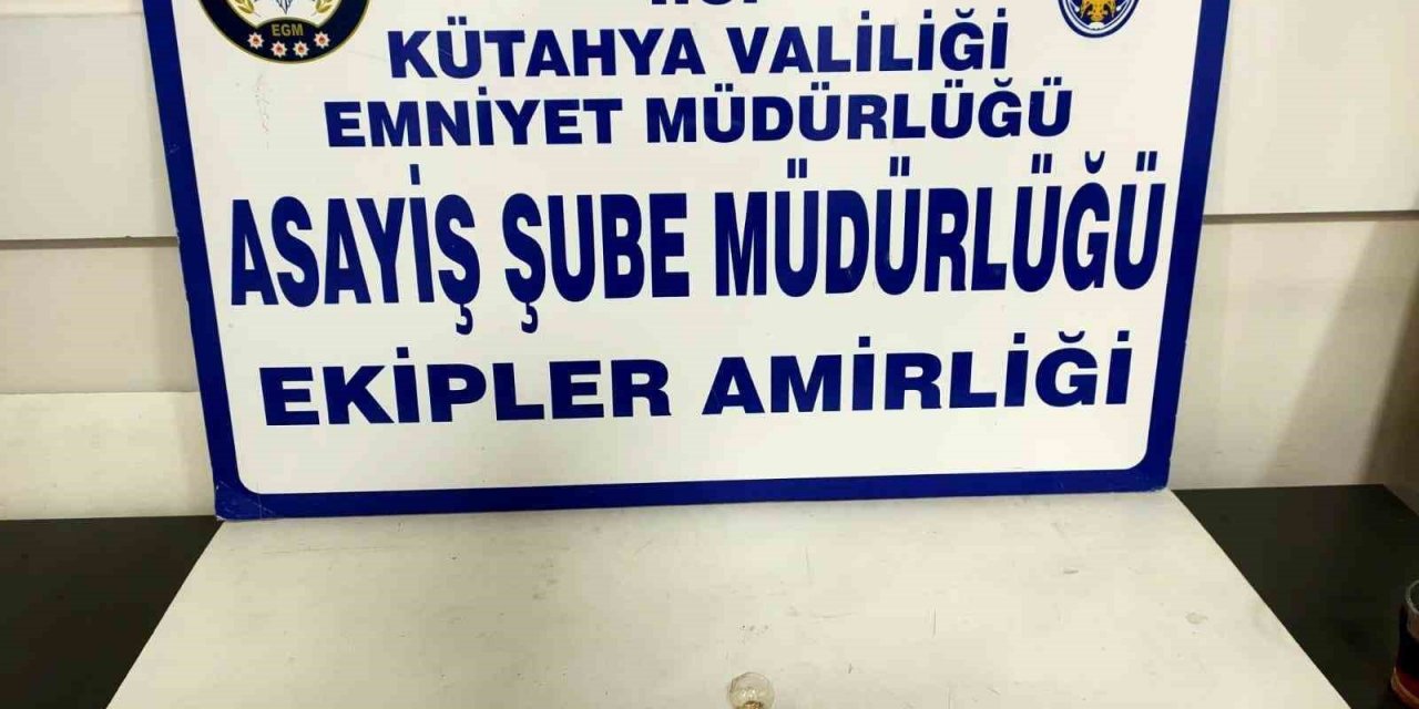 Kütahya’da aranan şahsın üzerinde uyuşturucu bulundu