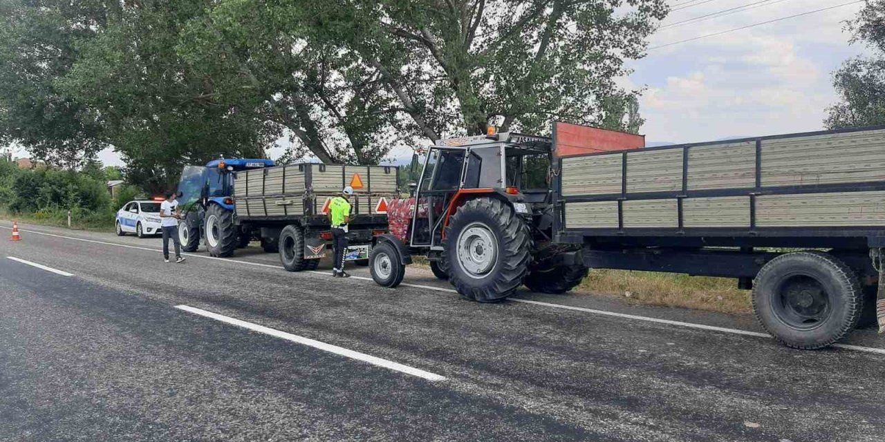 Traktör sürücülerine reflektör denetimi