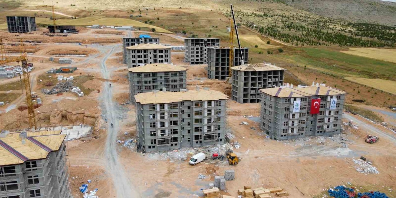 Bakan Özhaseki: “Kahramanmaraş’ta 112 bin 414 deprem konutu yapılacak”