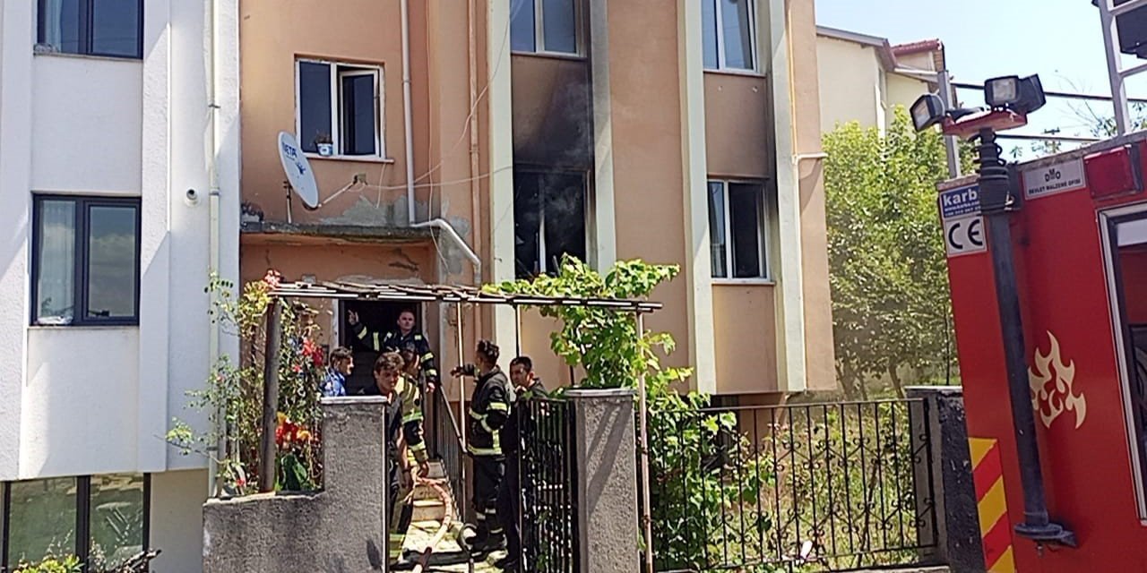 Çıkan yangında ev kullanılmaz hale geldi